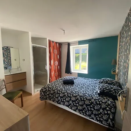 Coquet Avec 3 En Face Des Pistes De